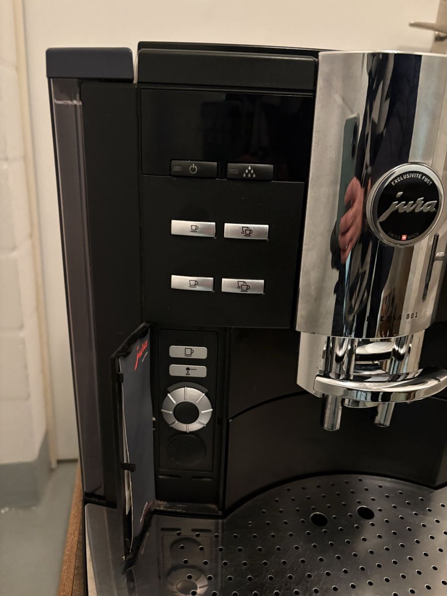 Jura Kaffeevollautomat Kaffee Lauft Nur Aus Einer Duse