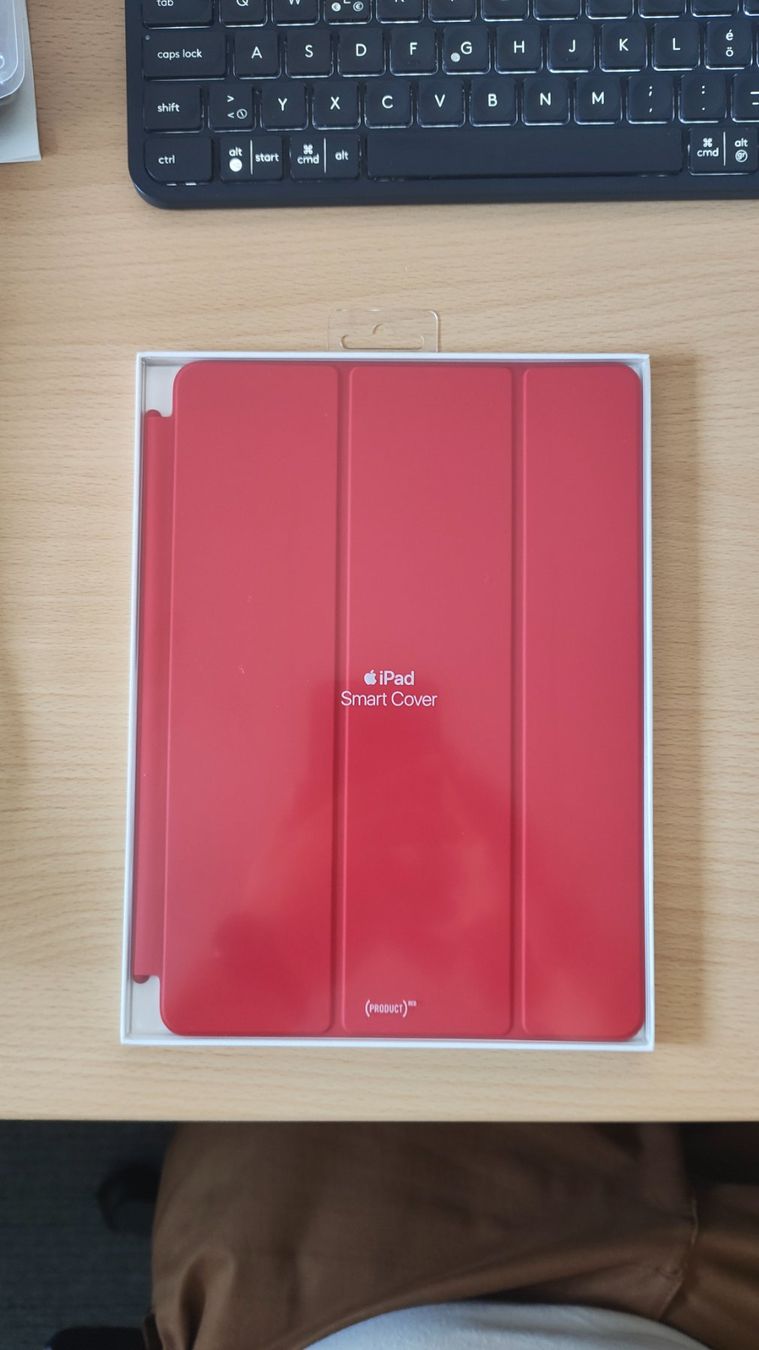 Apple Covers & Borse: iPad 9.7" Smart Cover - Color Red – Nuovo e nell'imballaggio originale da Chêne-Bourg venduto da R.Nor