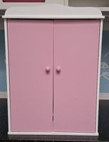 Kleiderschrank aus Holz, gebraucht.
15.-