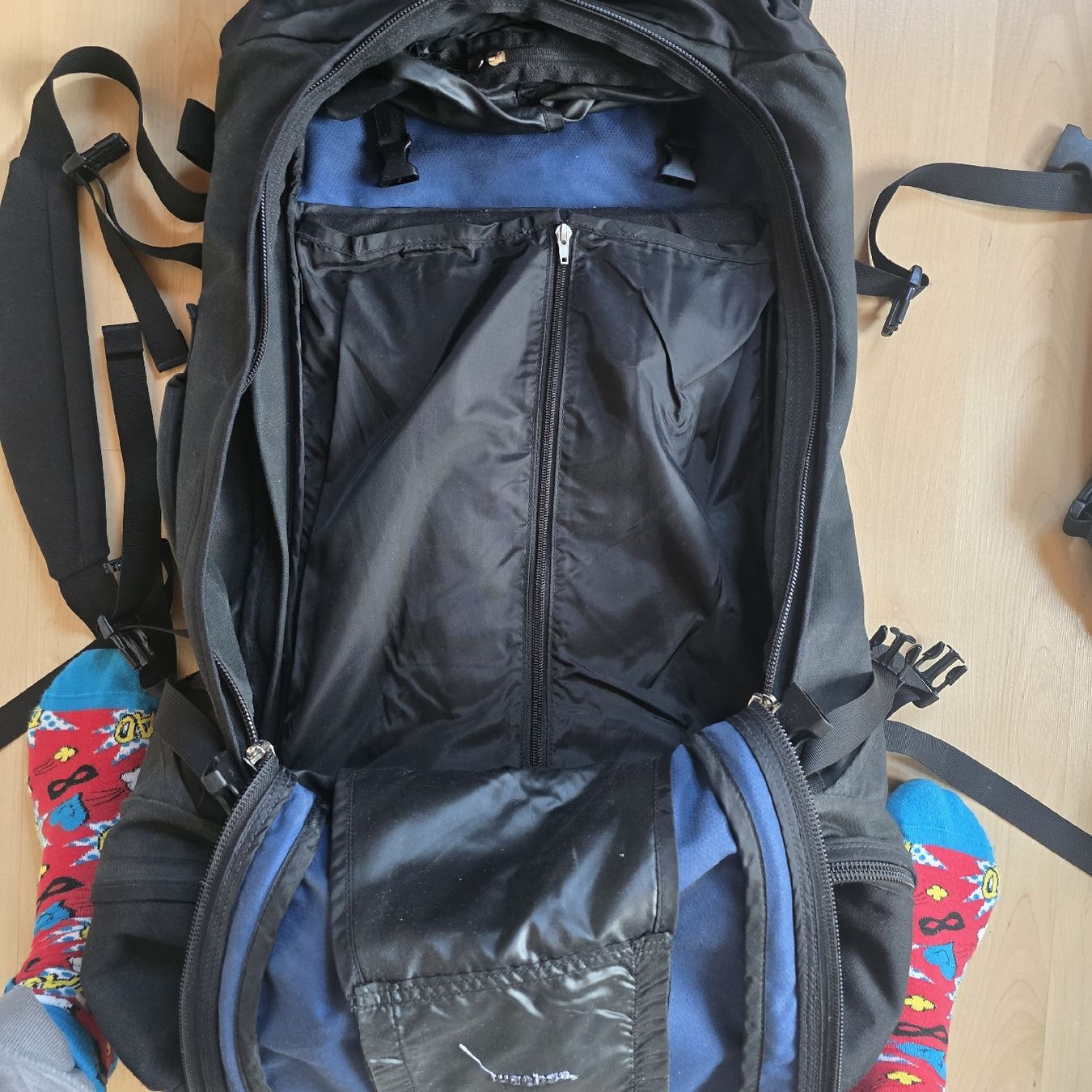 Macpac Zaini: Macpac Genesis Backpack, Size 2 (ca 70 Liter + 15 Liter) – Usato da Degersheim venduto da Honolulu013 2