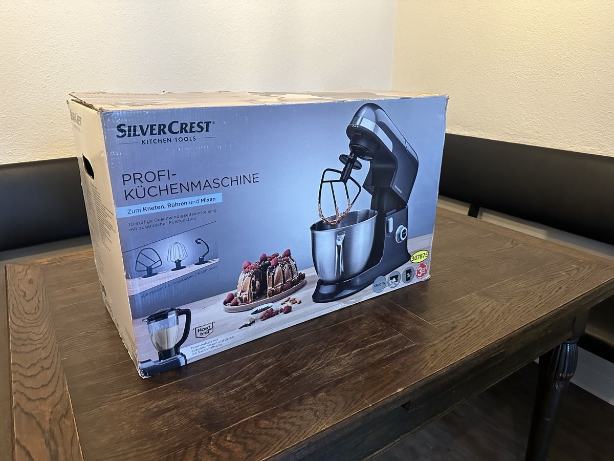 SilverCrest Küchengeräte: SILVER CREST Küchenmaschine 1.300 Watt  – Gebraucht aus Illnau von  2