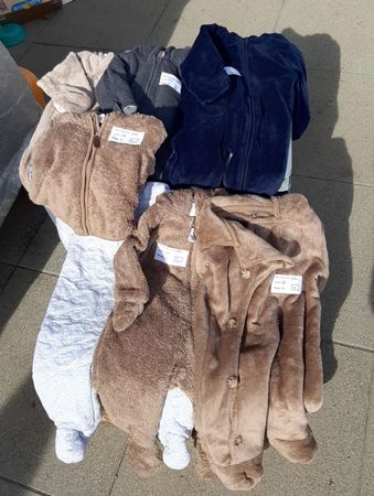Set aus warmen Anzügen Gr 68
