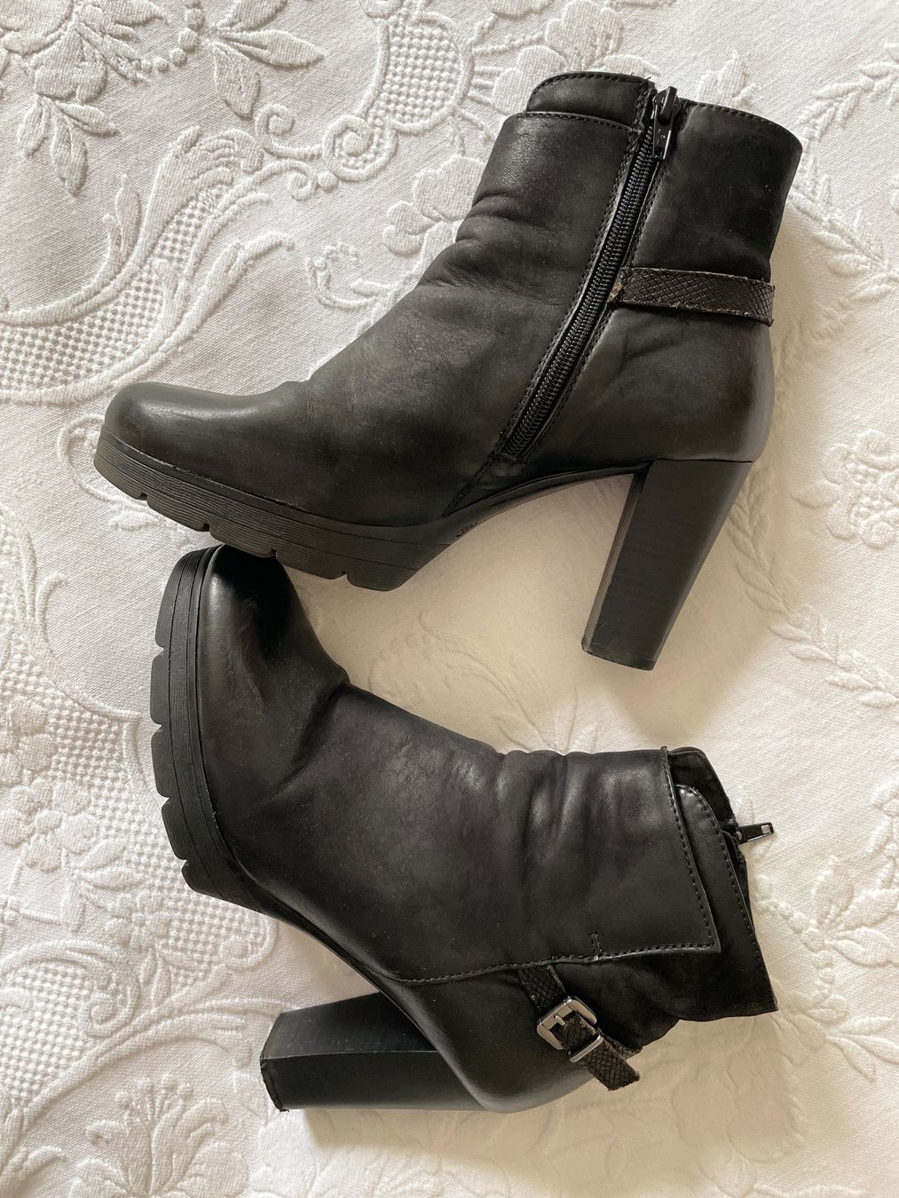 Globus Scarpe da donna: Schwarze Leder Stiefeletten Gr. 39 Herbst von Globus – Usato da Birsfelden venduto da Nic21 9