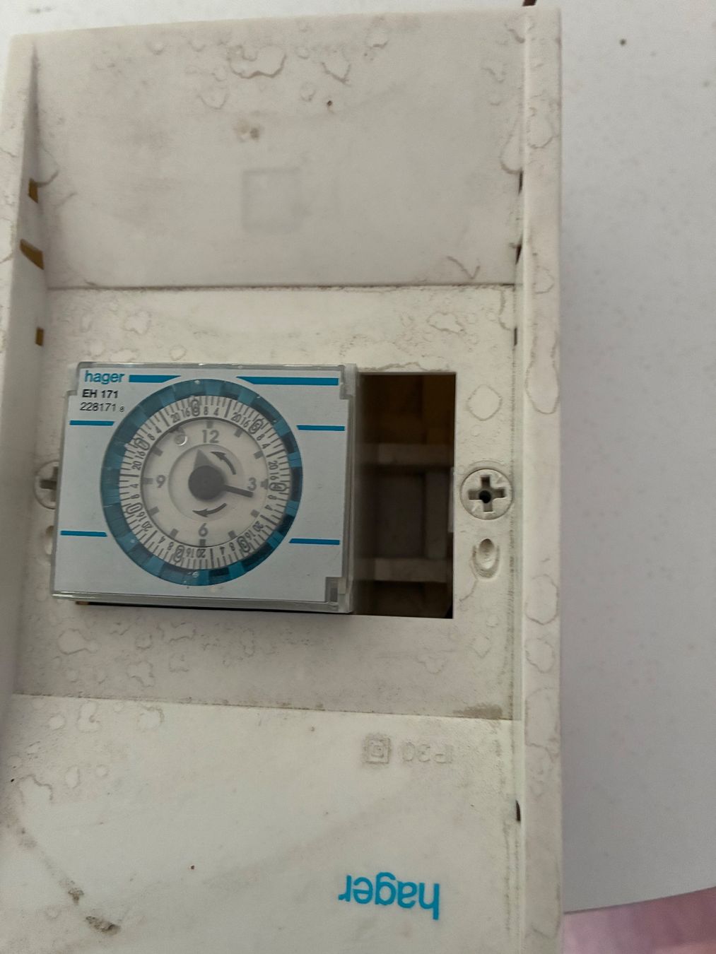Hager Elektronikbauteile: Zeitschaltuhr mit AP-Kästli – Gebraucht aus Thayngen von stammsani