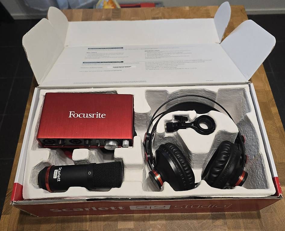 Microphones: Focusrite Scarlett 2i2 Studio 2nd Gen Komplettset – D'occasion à Arlesheim par Micumue 2