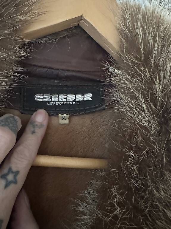 Cappotti: Wildledermantel mit waschbär – Usato da Uitikon Waldegg venduto da Nook 1