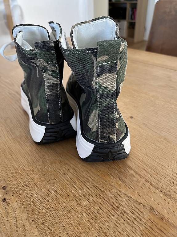 Scarpe da donna: Vends baskets montantes femme – Usato da Crans VS venduto da cei_qws7 3