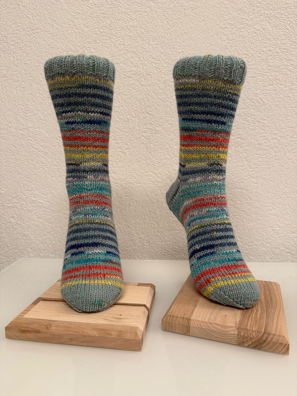 Calze: Socken Grösse 38/39 handgestrickt – Nuovo e nell'imballaggio originale da Bichelsee venduto da straub87