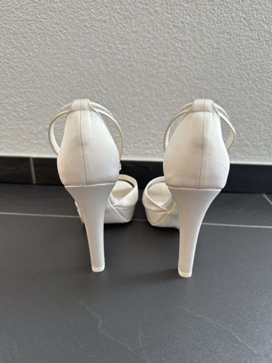 Scarpe da donna: Neue Schuhe Grösse 38 aus Mailand – Nuovo (secondo la descrizione) da Märstetten venduto da vankev 2