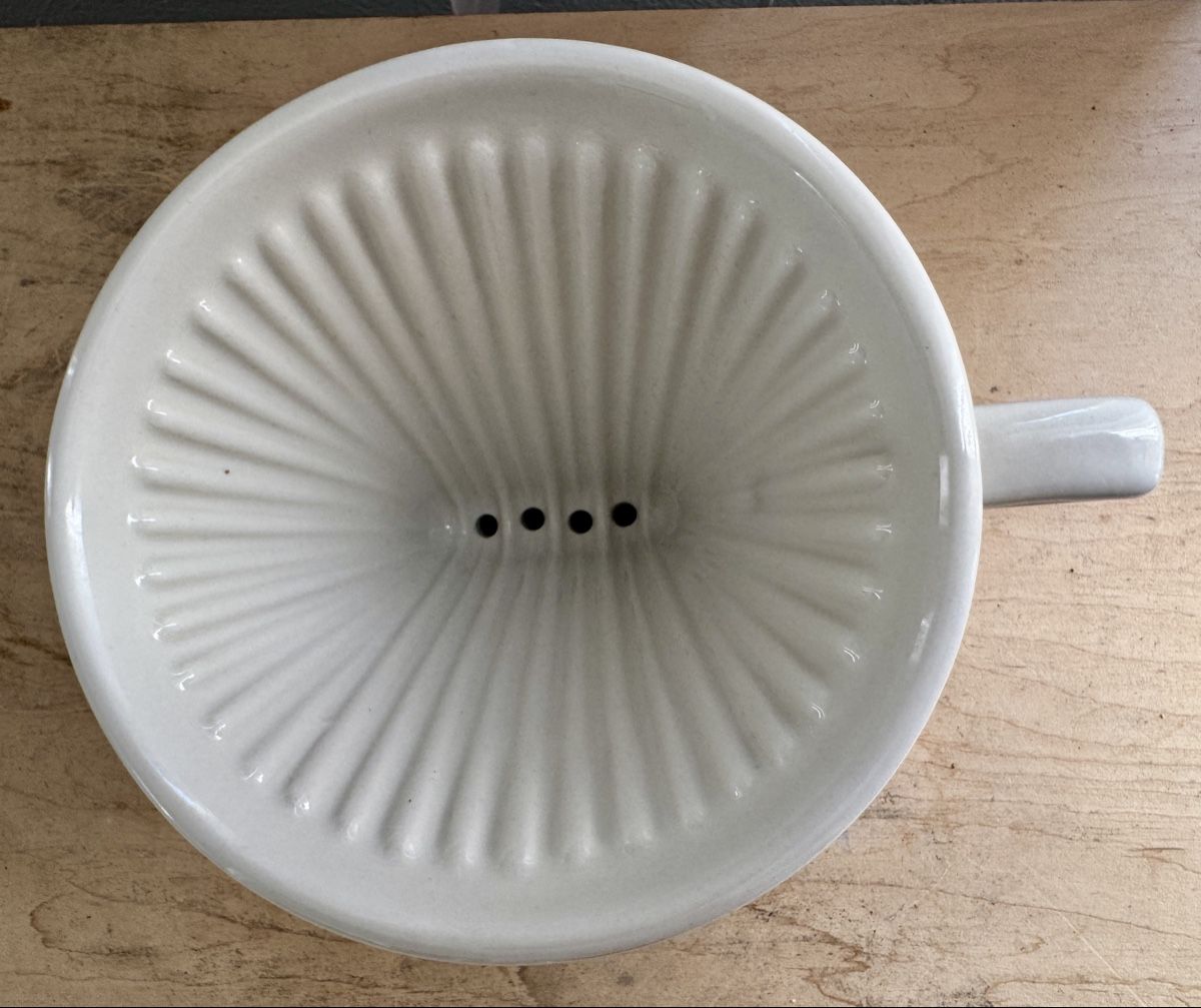 Altro per la casa: Alter Melitta 102 Filter Kaffeefilter mit 4 Loch – Usato da Rothrist venduto da Luckywinner 2
