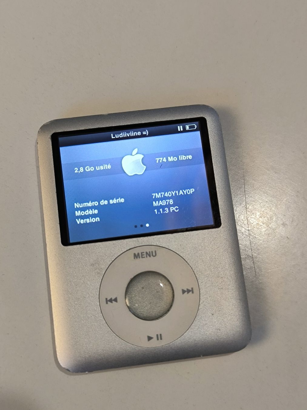 Apple Lecteur media portable: iPod Nano 3 Generation 4GB  – D'occasion à Riaz par vanucaptures