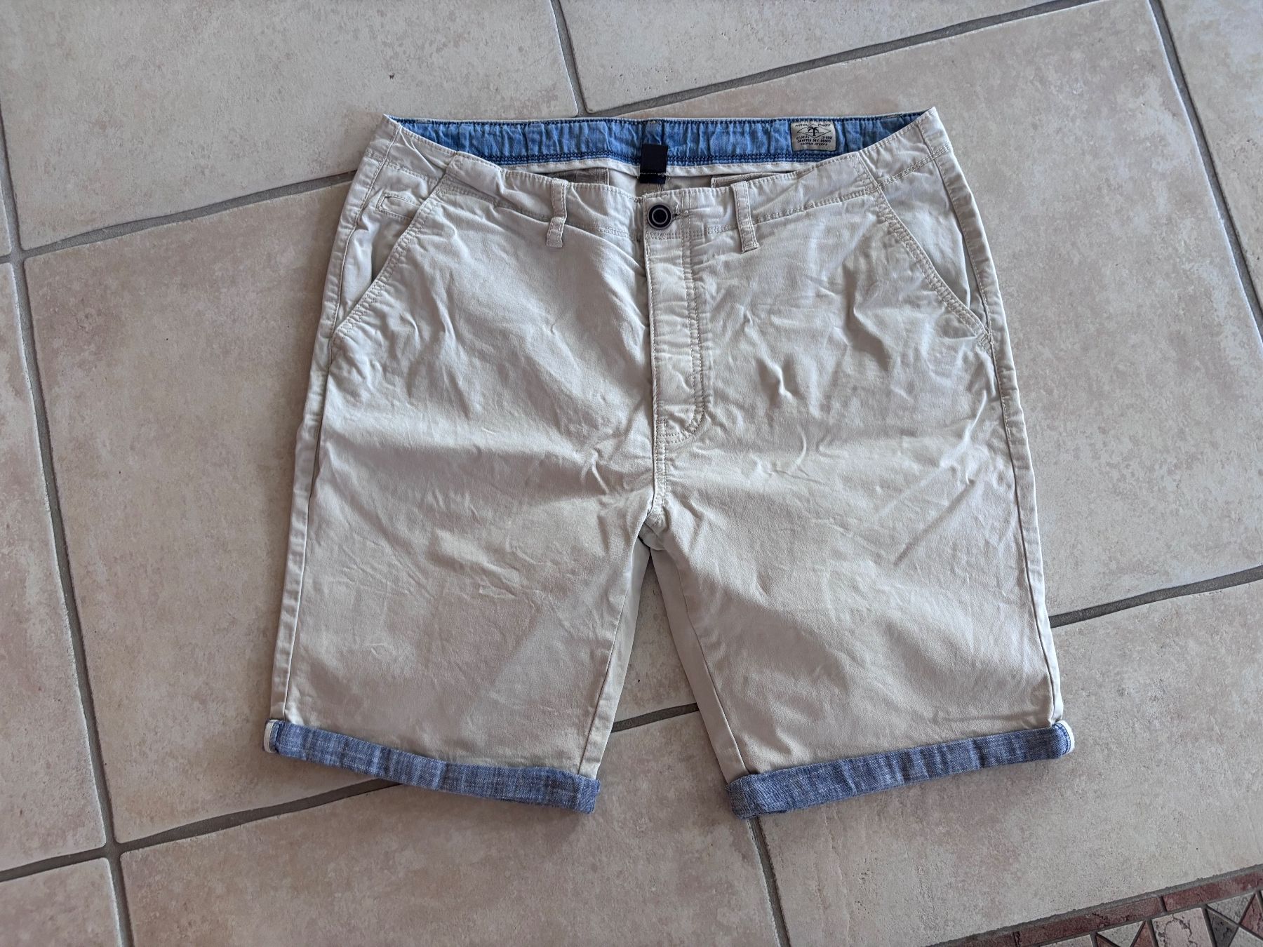 Primark Pantaloni: Shorts beige EUR 46 – Usato da Balsthal venduto da Uroby
