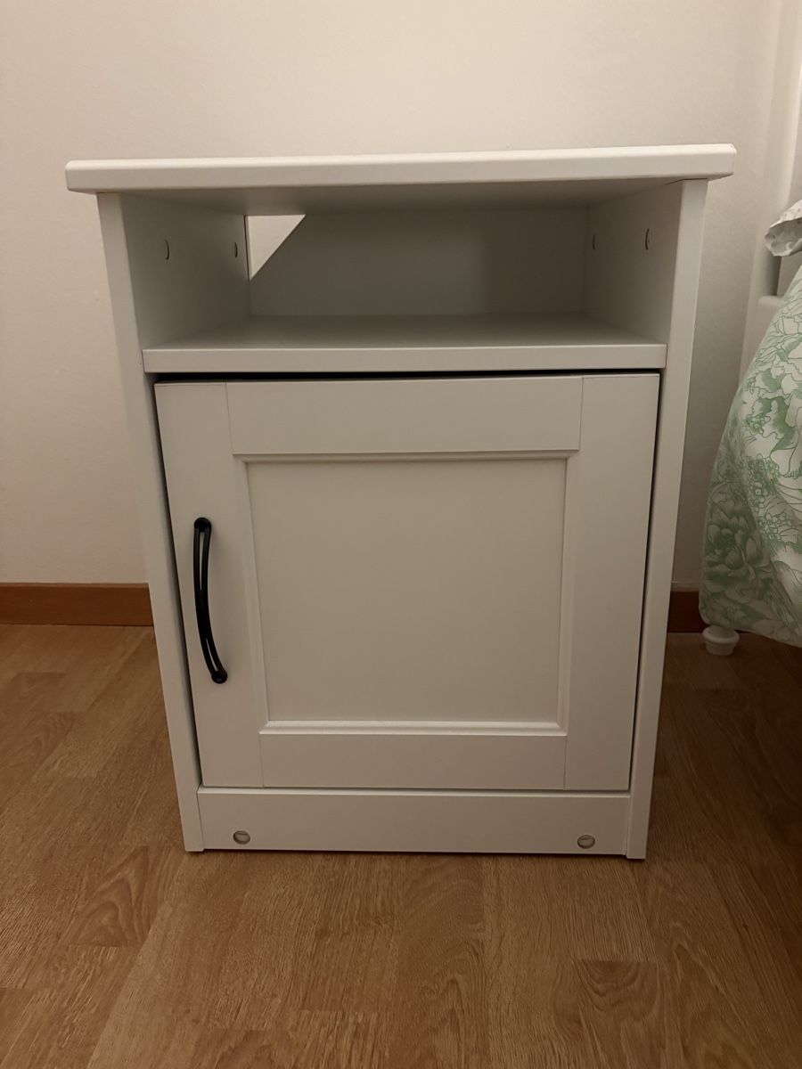 Tables de nuit: IKEA Songesand Bedside Table – D'occasion à Adliswil par han_2zjd 1