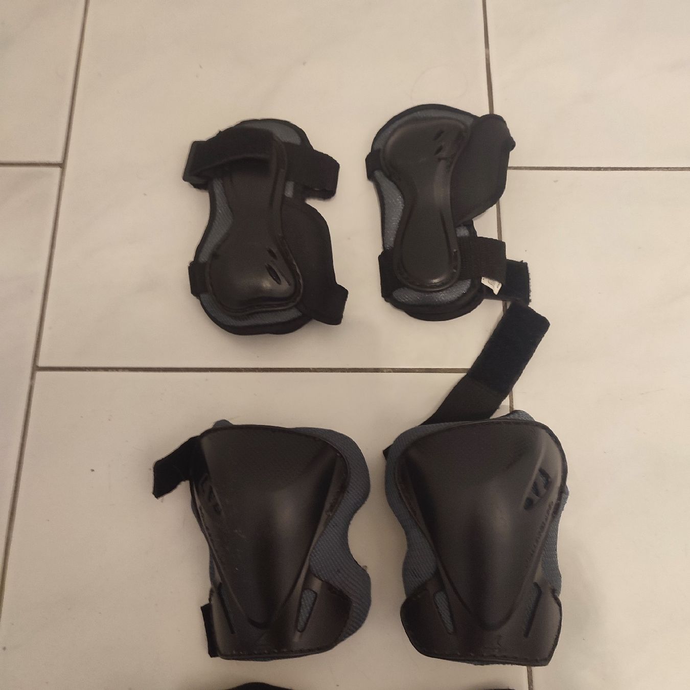 Schutz & Schoner: Set Protektoren Gr. L von Rollerblades – Gebraucht aus Unterägeri von Kudu25 2