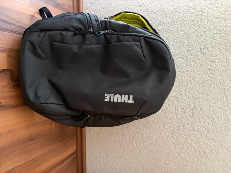 Rucksack Thule schwarz mit gelbem Innenfutter gebraucht