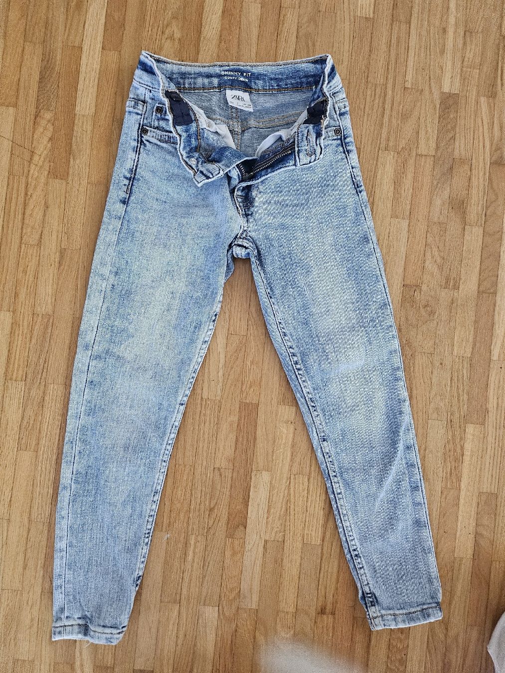 Zara Pantaloni: Kinder Jeans Zara hellblau Gr. 122 – Usato da Rapperswil SG venduto da dslemer