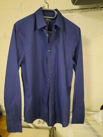 Blaues Hemd