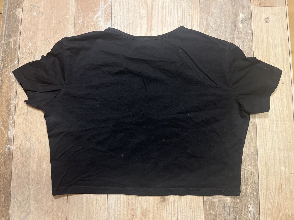 T-shirt: Schwarzes Crop Top Gr. 38 mit Nummer 33 Print – Usato da Kaisten venduto da Wavechip 1