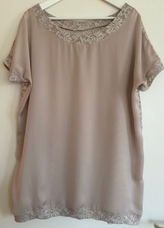 Shirt mit Spitzen-Detail in Nude, Gr. L