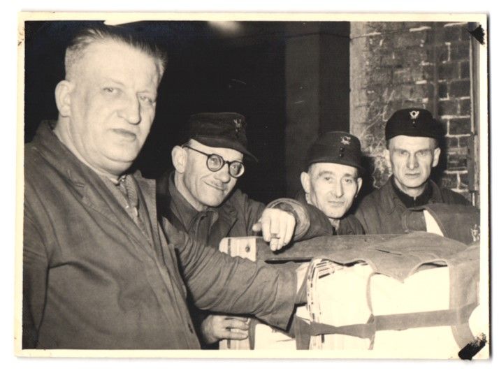 Fotografie & Manifesti: 5 Fotografien Deutsche Post, Postbeamte  – Usato da Berlin venduto da bartko-reher 1