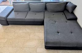 Polstermöbel / Couch in grau-schwarz