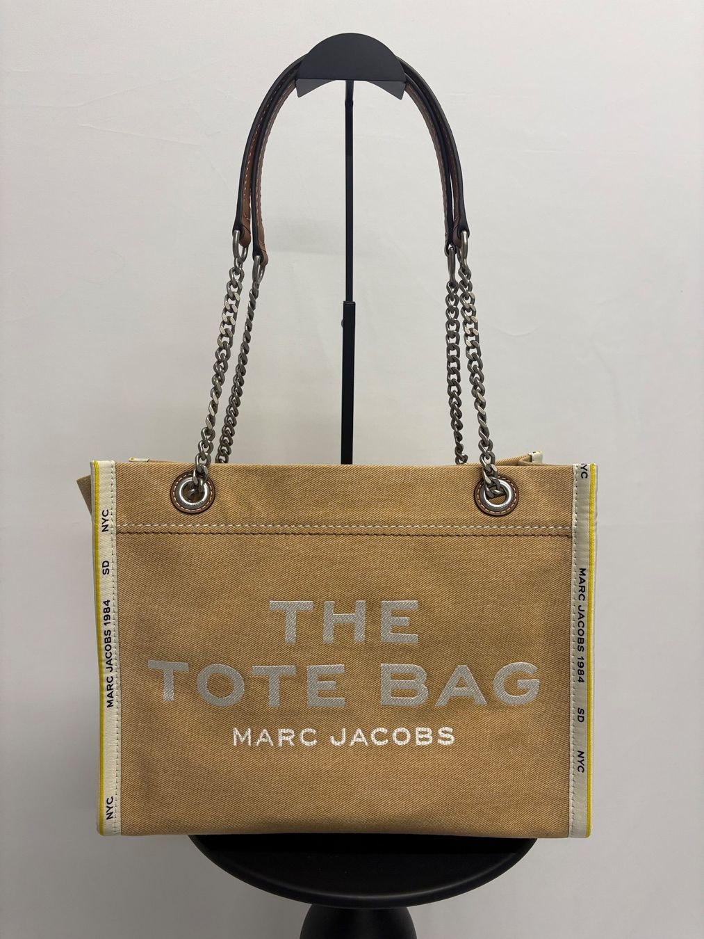 Marc Jacobs Borse da donna: Marc Jacobs The Tote Bag Beige Canvas  Medium – Nuovo (secondo la descrizione) da Regensdorf venduto da secondchancefashion
