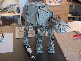 LEGO Star Wars 4483 AT-AT mit Minifiguren und Anleitung
