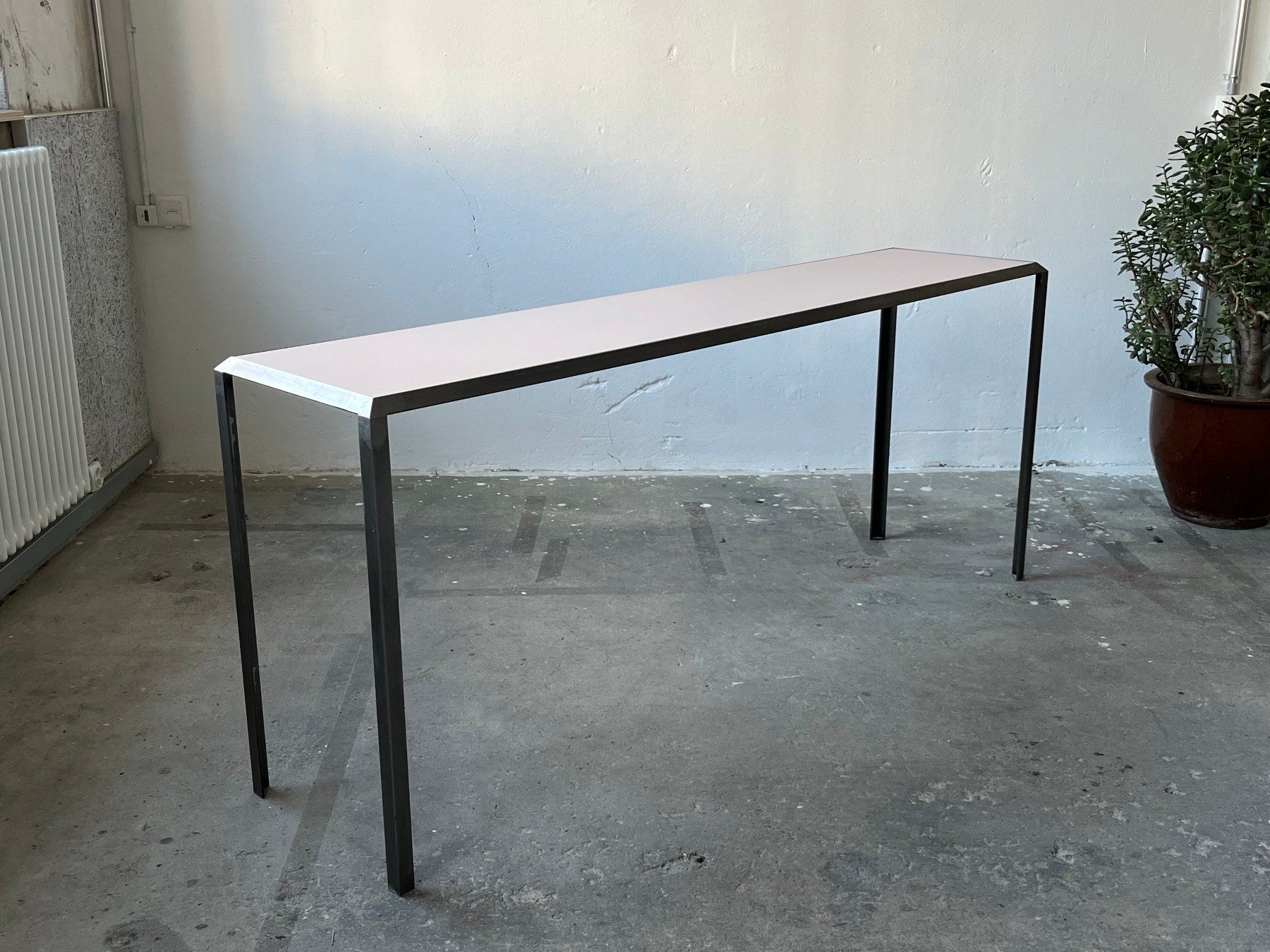 Tavoli: Konsolentisch / Sideboard Linoleum Stahl – Usato da Zürich venduto da Glaesser 1