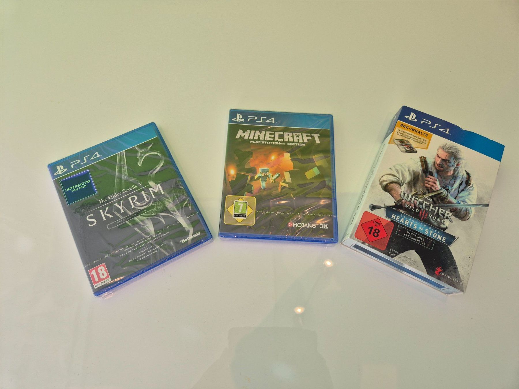 Sony Console: PS4 + 2 Controller + 30 Games + Ladestation – Usato da Moosseedorf venduto da hermeses 4