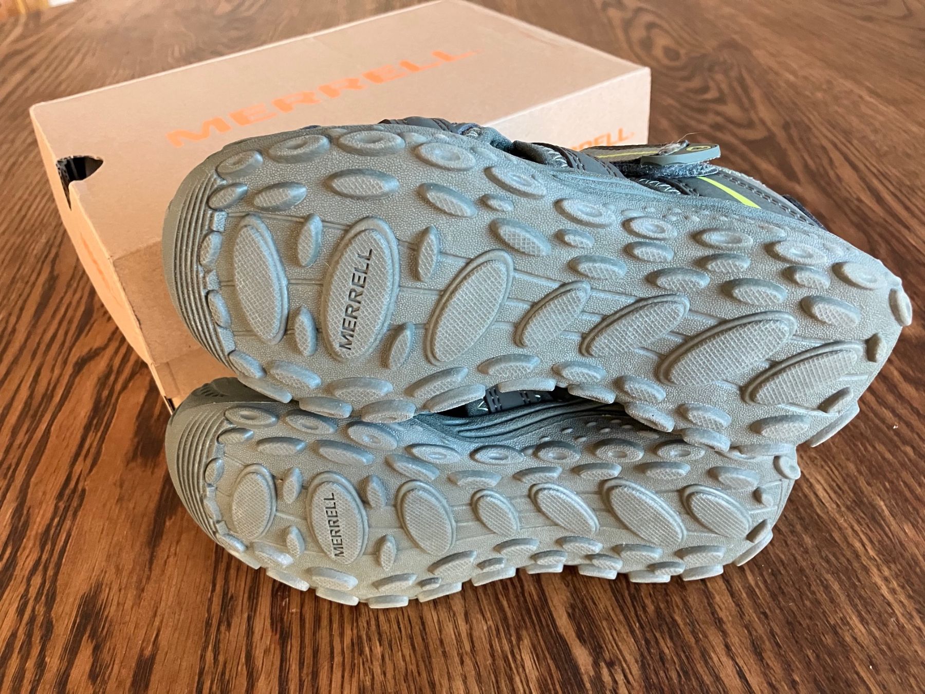 Merrell Scarpe per ragazzi: Merrell Sandalen Hydro 2 Olive Gr. 30 Neu mit Karton – Nuovo e nell'imballaggio originale da Lausanne venduto da Julerde 2
