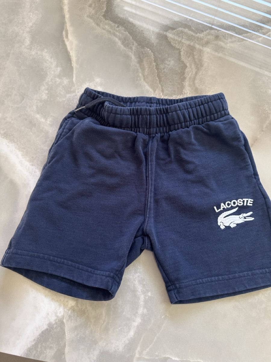 Lacoste Pantaloni: Shorts Lacoste – Usato da Eglisau venduto da nil_wls5