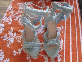 Guess Pumps