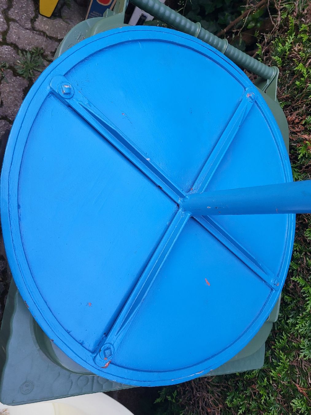 Tavoli: Table ronde Bigla bleue 60cm. / 1950er. – Usato da Vevey venduto da oldiz 5
