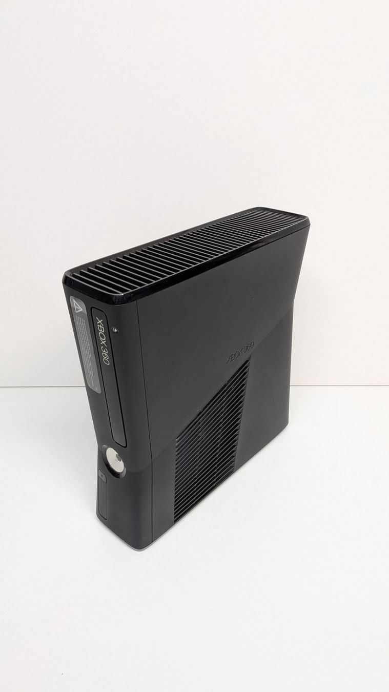 Microsoft Console: Microsoft Xbox 360 S Konsole, 250 GB – Usato da Menziken venduto da mame18