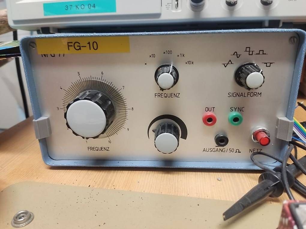 Alle Maschinen: Funktionsgenerator Marke Eigenbau – Gebraucht aus Wettingen von phyti1