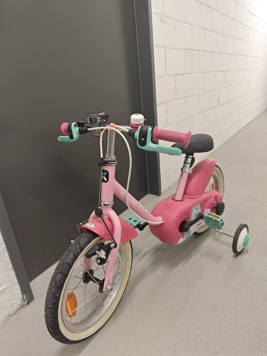 Velos: Kinderfahrrad Pink mit Helm Uvex – Gebraucht aus Dübendorf von Jianbo_CN_CH_IT