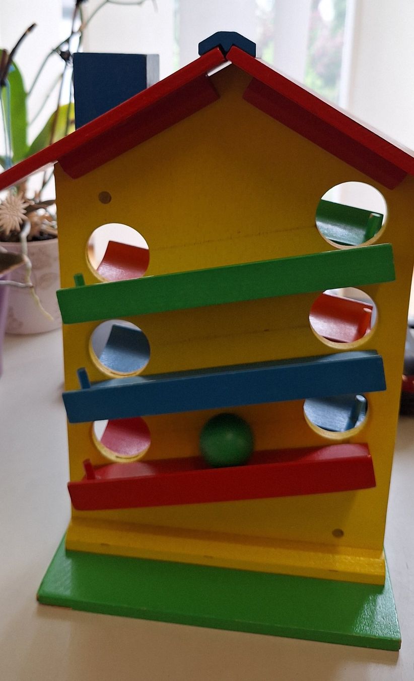 Giocattoli: Kugelbahn robust Holz Rollbahn-Haus Chugelispiel Zickzack – Usato da Gurtnellen venduto da Rhino77 2