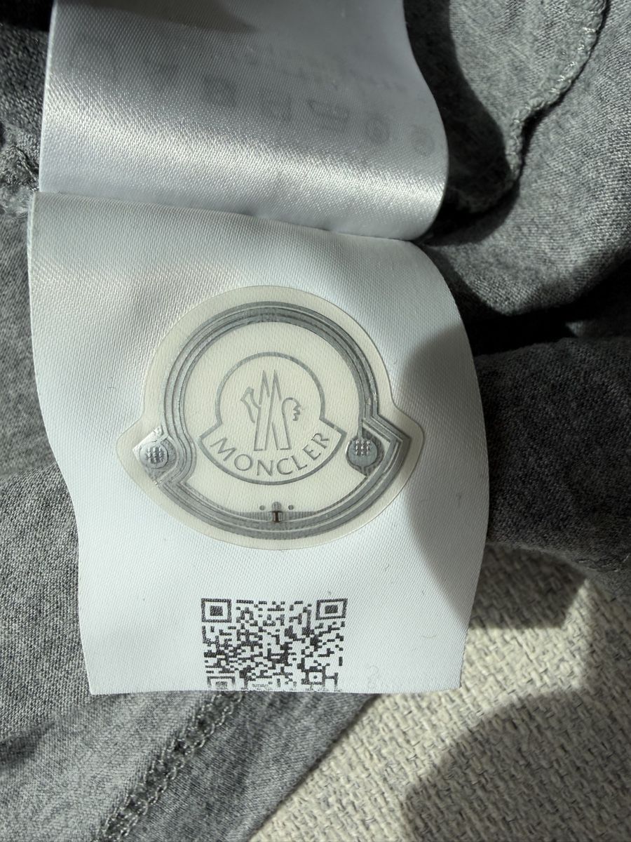 Moncler T-shirts: Moncler Double Logo T-Shirt – D'occasion à Meilen par Zurich_Glam 3