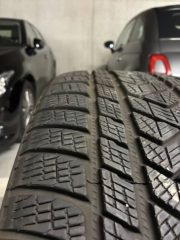 Autres écriture & dessin: Winterreifen Pirelli 285 40 22 – D'occasion à Neuenhof par Gt5.Performance_ 4