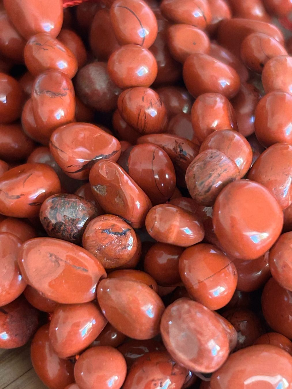 Pietre preziose: Strang echte red Jasper Nuggets 6-8 mm – Nuovo e nell'imballaggio originale da Niederrohrdorf venduto da Ytobi