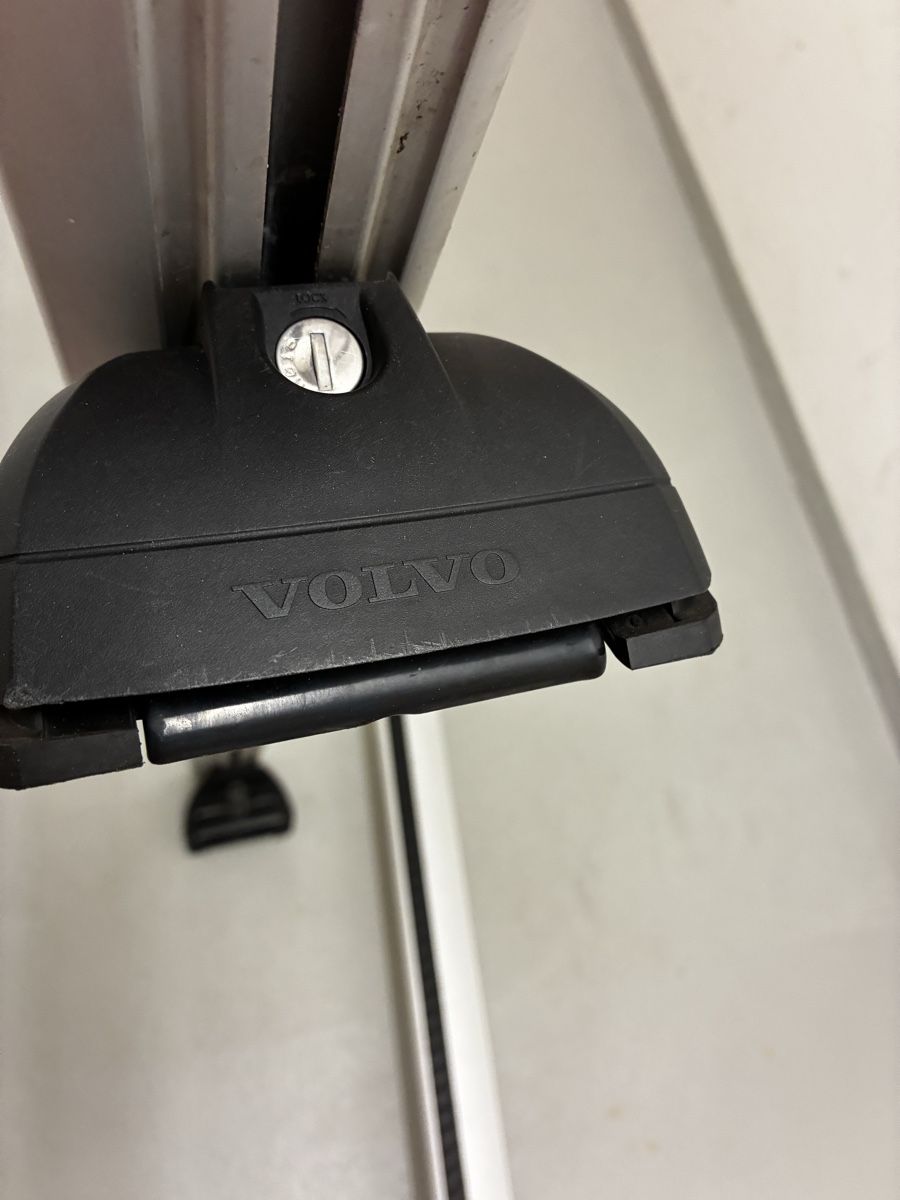 Thule Portapacchi: Volvo - Thule - Dachträgersystem – Usato da Zug venduto da ill_5mwk 1