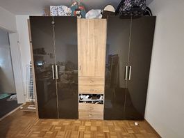 GRATIS Kleiderschrank