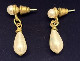 Elegante Ohrstecker mit Perlen-Anhänger, neuwertig!