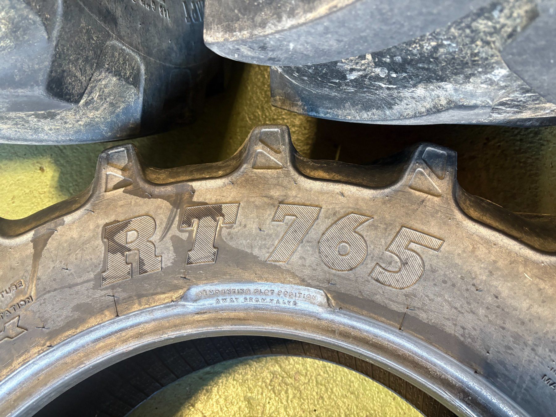 Pneumatici & Ruote complete: Reifen Paar 320/70R24 – Usato da Lätti venduto da baumi02 2