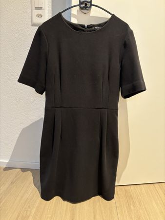 Robe fourreau noire Mango M