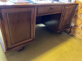 Älterer Massivholz Schreibtisch