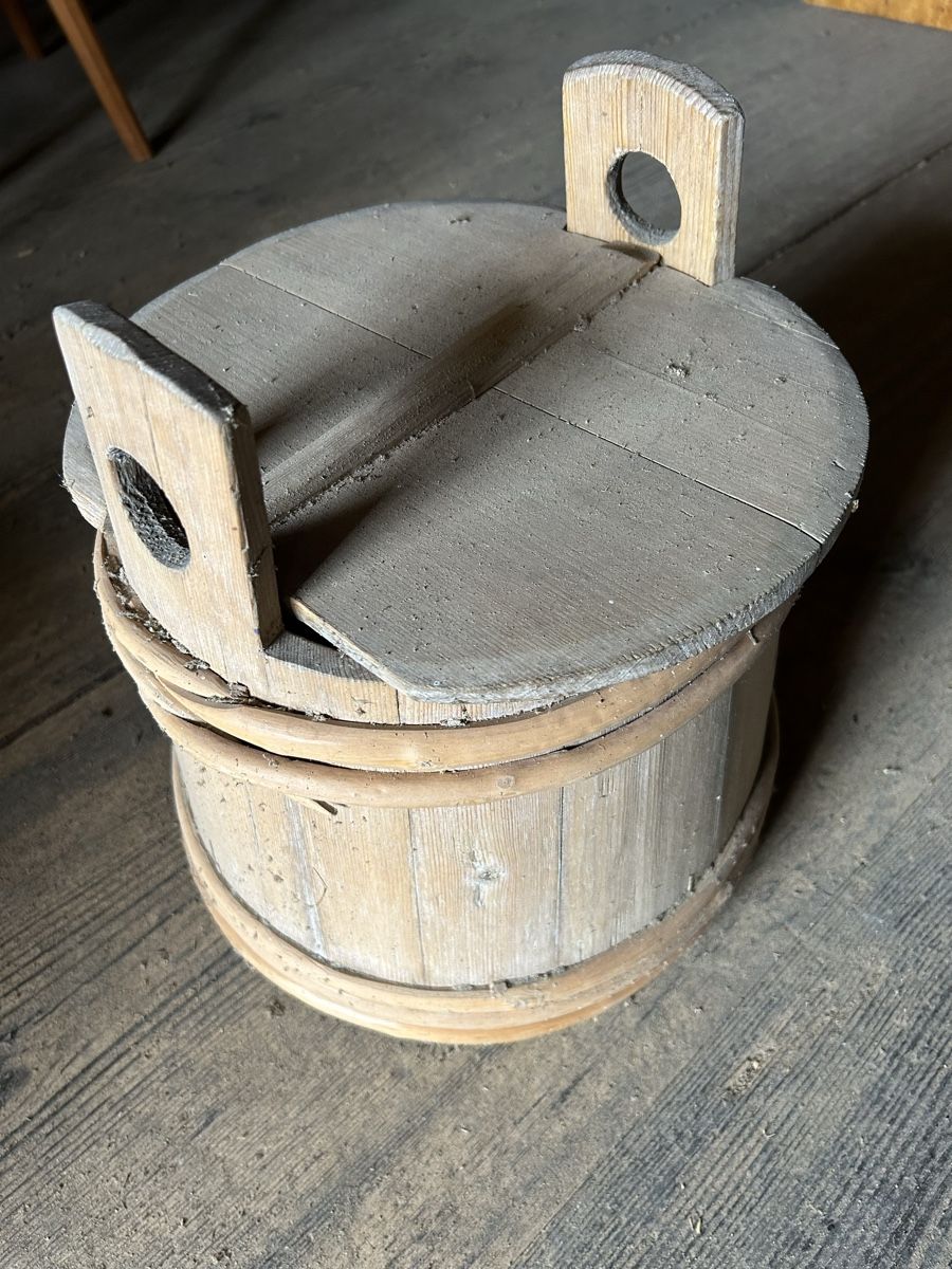Articoli in legno: Antiker Holz-Eimer mit Deckel, Vintage, Shabby Chic – Usato da Signau venduto da atb_9d6k