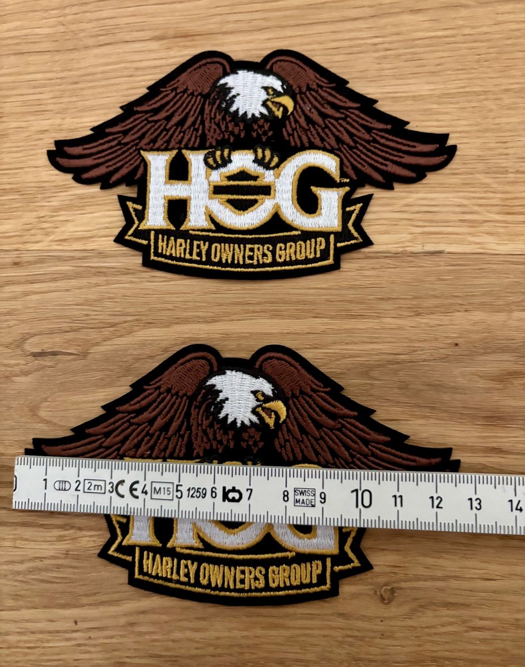 Harley-Davidson Toppe: 2 Ecussons Harley Davidson HOG, neufs – Nuovo (secondo la descrizione) da Losone venduto da courrier 2