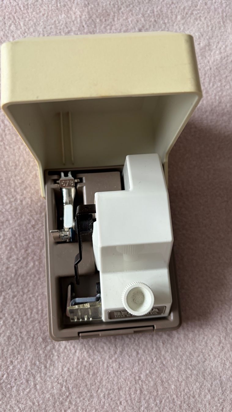 Bernina Macchine da cucire: Bernina Schneidenfuss – Nuovo (secondo la descrizione) da Liestal venduto da Goldart 1