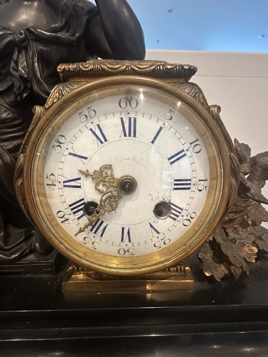 Orologi da terra & Orologi da parete: Majestueuse pendule en bronze flanquée de deux angelots – Usato da Bellevue venduto da bordeaux075cl 1